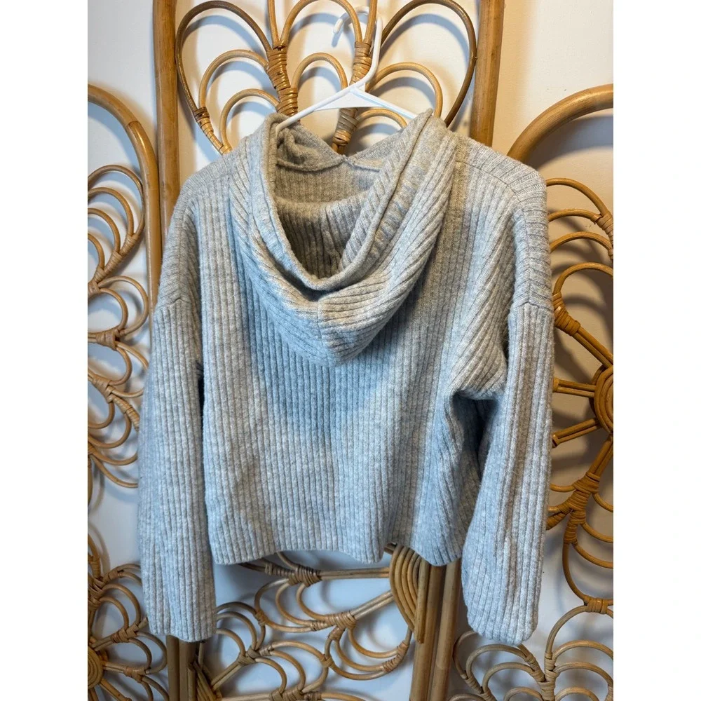 Pink Victoria's Secret Light Gray Ribbed Knit Cropped Hoodie Sweater‎ Womens S